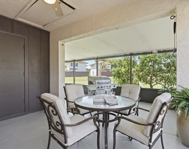 5330 Mendoza Street - Photo Thumbnail 11