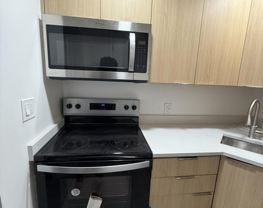 13345 Nw 2nd Avenue - Photo Thumbnail 2