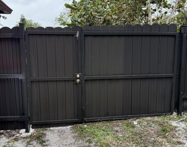 13345 Nw 2nd Avenue - Photo Thumbnail 4