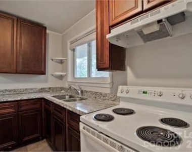 3031 Attaberry Drive - Photo Thumbnail 6