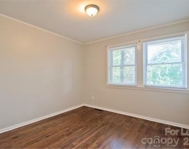 3031 Attaberry Drive - Photo Thumbnail 4