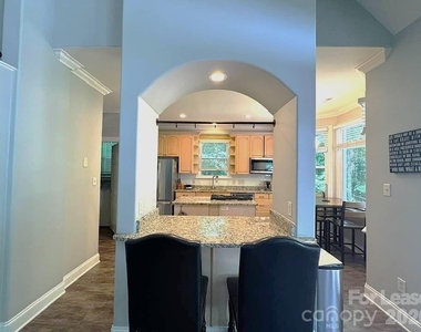 6629 Tuskan Drive - Photo Thumbnail 5