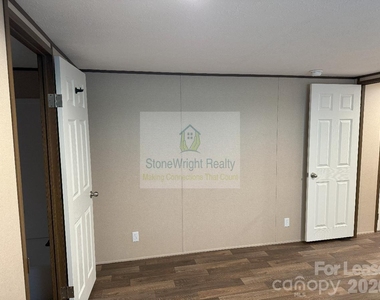 2034 Shelby Road - Photo Thumbnail 5