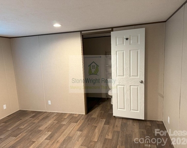 2034 Shelby Road - Photo Thumbnail 6