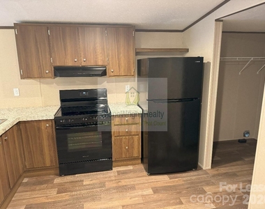 2034 Shelby Road - Photo Thumbnail 3