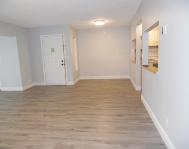 502 Shady Pine Way - Photo Thumbnail 2
