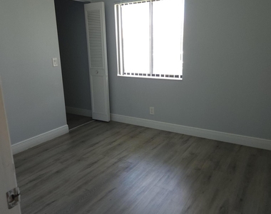 502 Shady Pine Way - Photo Thumbnail 18