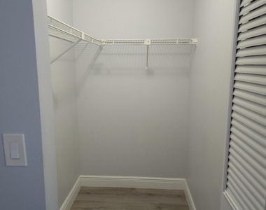 502 Shady Pine Way - Photo Thumbnail 13