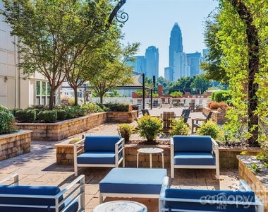 902 West Fourth Street - Photo Thumbnail 22
