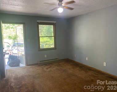 1020 3rd Street Se - Photo Thumbnail 4