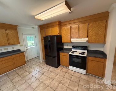 140 Watkins Street - Photo Thumbnail 1