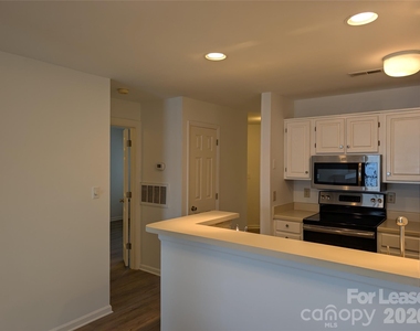 350 Northwest Drive - Photo Thumbnail 6