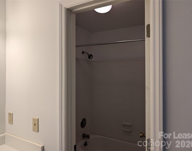 350 Northwest Drive - Photo Thumbnail 13
