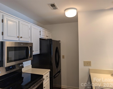350 Northwest Drive - Photo Thumbnail 14