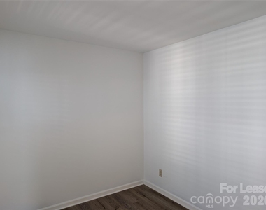 350 Northwest Drive - Photo Thumbnail 9