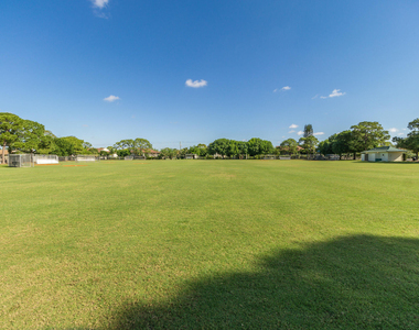 178 Pinewood Court - Photo Thumbnail 24