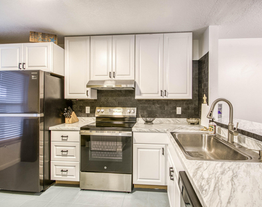 178 Pinewood Court - Photo Thumbnail 7