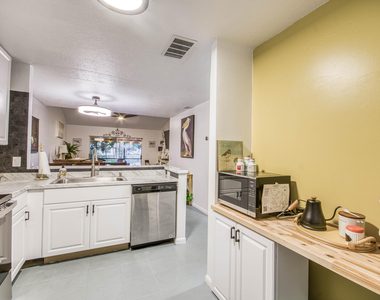 178 Pinewood Court - Photo Thumbnail 8
