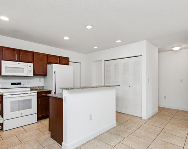3525 Nw 114th Lane - Photo Thumbnail 2