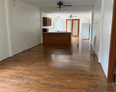 2885 Fair Oaks Drive - Photo Thumbnail 6