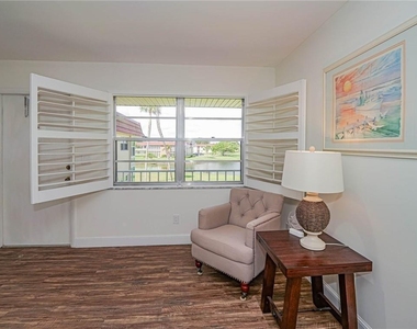 76 Royal Oak Drive - Photo Thumbnail 7