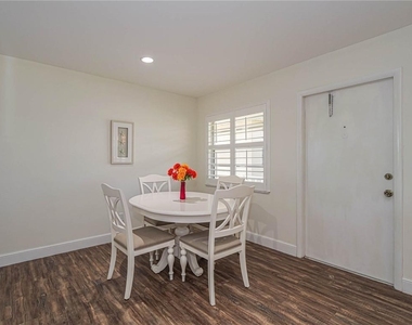 76 Royal Oak Drive - Photo Thumbnail 8