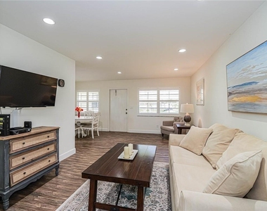 76 Royal Oak Drive - Photo Thumbnail 12