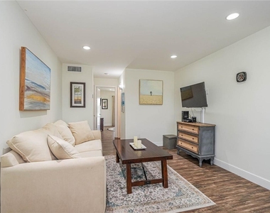 76 Royal Oak Drive - Photo Thumbnail 11