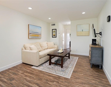 76 Royal Oak Drive - Photo Thumbnail 9