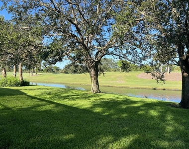 180 Barbados Drive - Photo Thumbnail 12