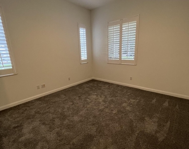 180 Barbados Drive - Photo Thumbnail 9