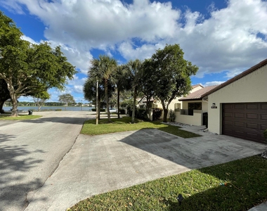 432 Ashwood Place - Photo Thumbnail 4