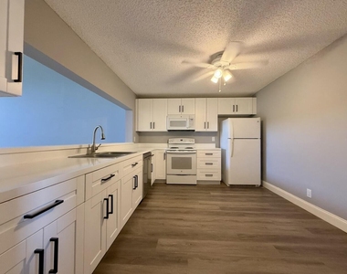432 Ashwood Place - Photo Thumbnail 8