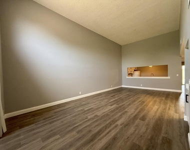 432 Ashwood Place - Photo Thumbnail 16
