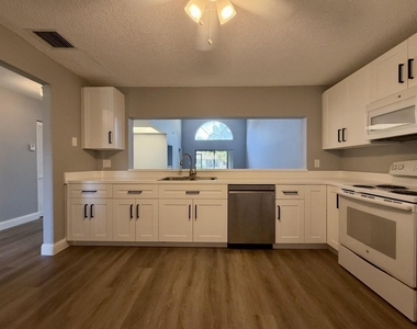 432 Ashwood Place - Photo Thumbnail 9