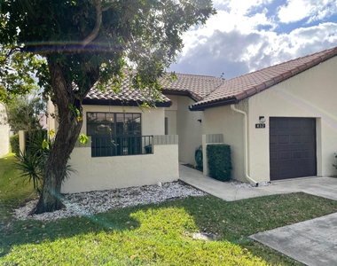 432 Ashwood Place - Photo Thumbnail 2