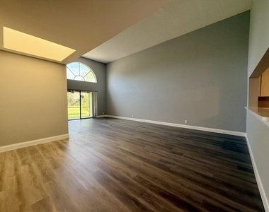 432 Ashwood Place - Photo Thumbnail 11