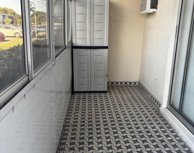 284 Windsor M - Photo Thumbnail 3