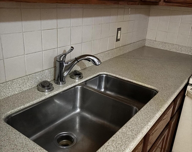 284 Windsor M - Photo Thumbnail 9