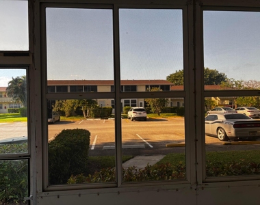 284 Windsor M - Photo Thumbnail 4