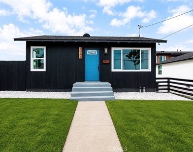 784 E Walton Street - Photo Thumbnail 1