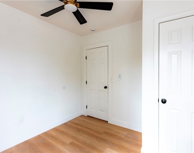 784 E Walton Street - Photo Thumbnail 16