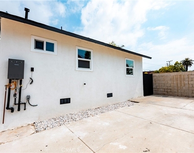 784 E Walton Street - Photo Thumbnail 19