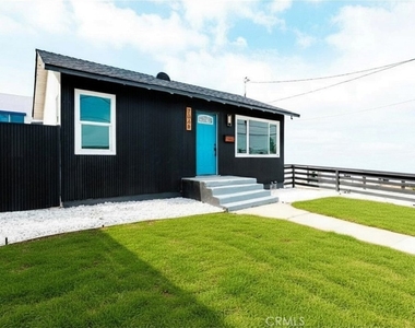 784 E Walton Street - Photo Thumbnail 18