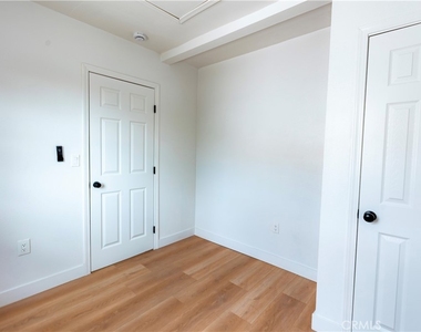 784 E Walton Street - Photo Thumbnail 11