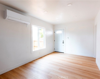 784 E Walton Street - Photo Thumbnail 1