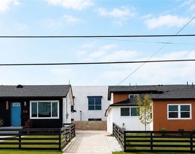 784 E Walton Street - Photo Thumbnail 15