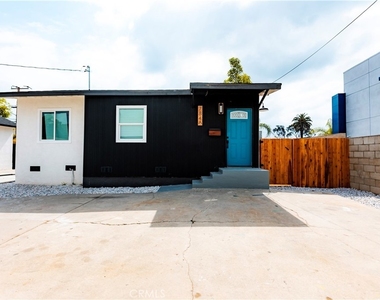 784 E Walton Street - Photo Thumbnail 12