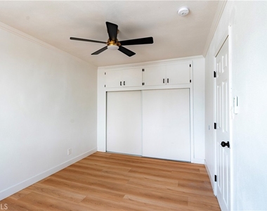 784 E Walton Street - Photo Thumbnail 8