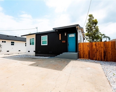 784 E Walton Street - Photo Thumbnail 10